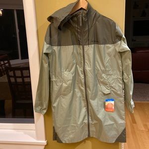 NWT COLUMBIA WOMEN’S LONG WINDBREAKER
